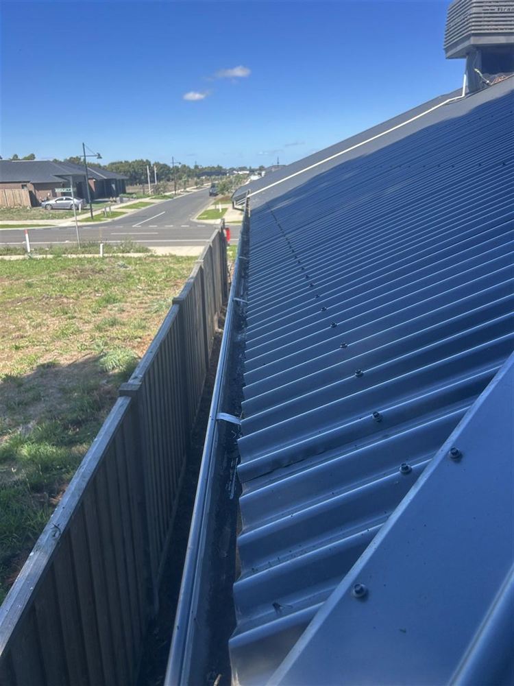 Clean colorbond roof with clear empty gutters after cleaning
