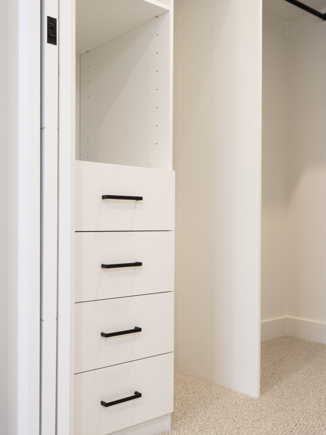 Built-in wardrobe and robe fitout Epping Melbourne